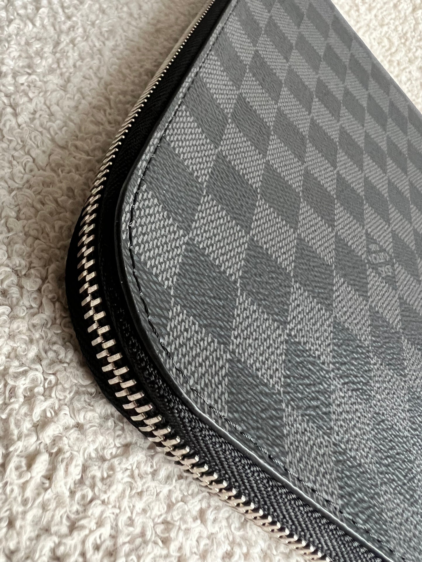 Louis Vuitton Pochette Jour GM Damier Graphite