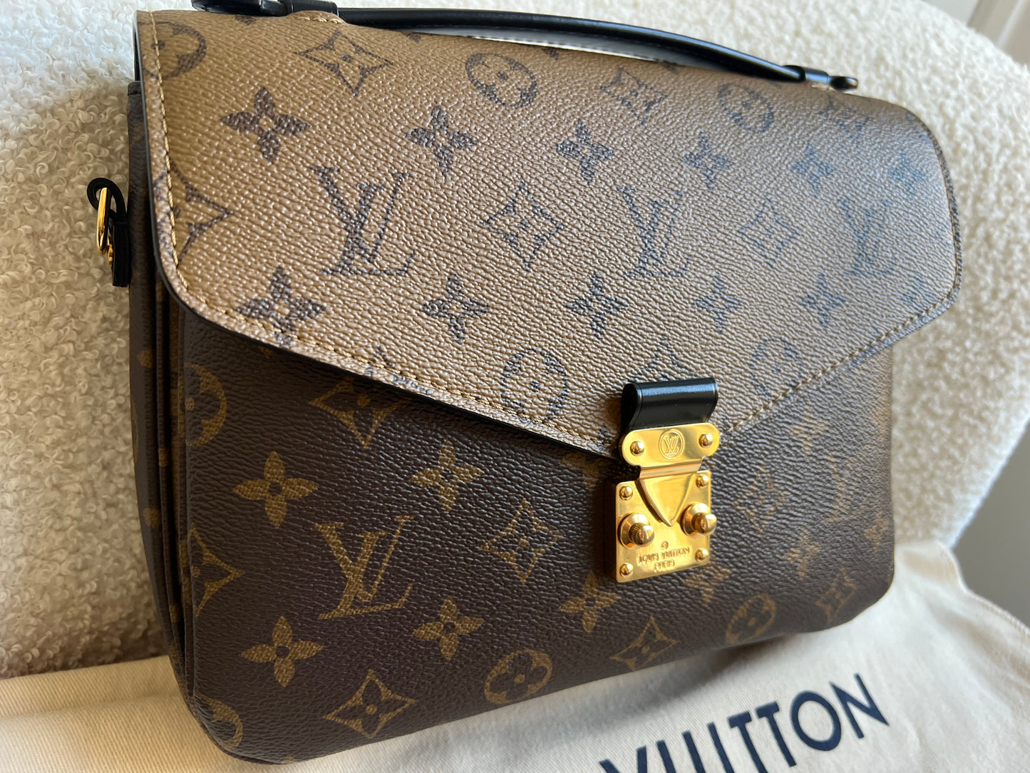 Louis Vuitton Pochette Metis Reverse Monogram (RRP £2,060)