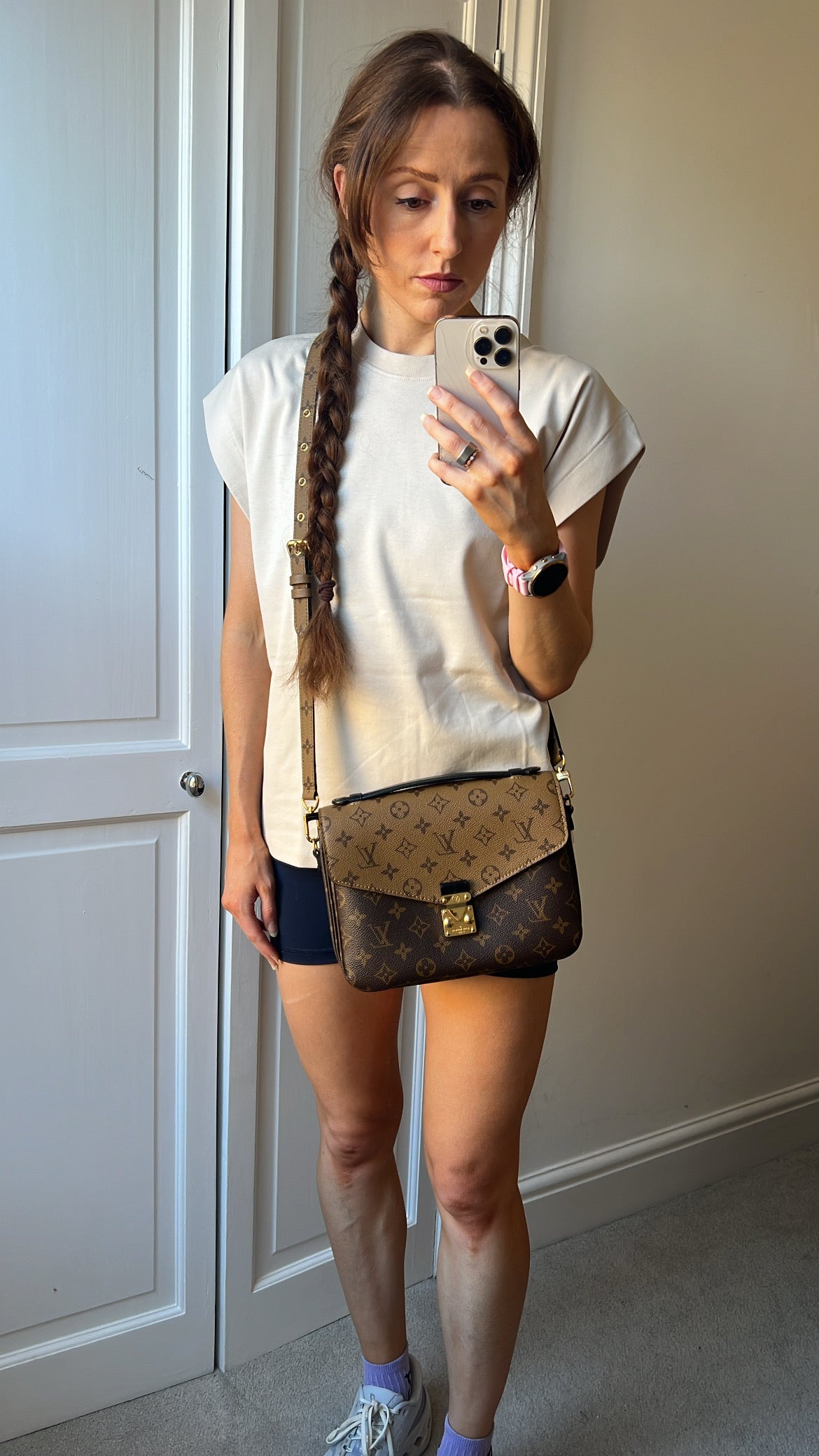 Louis Vuitton Pochette Metis Reverse Monogram (RRP £2,060)