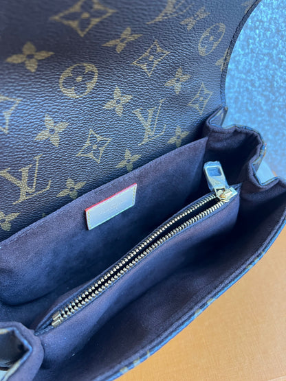 Louis Vuitton Pochette Metis East West Monogram (RRP £2,270)