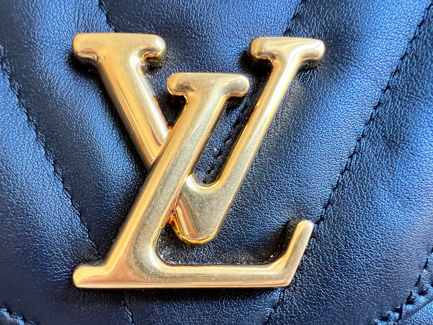 Louis Vuitton Black New Wave Chain Bag MM (RRP £2310)