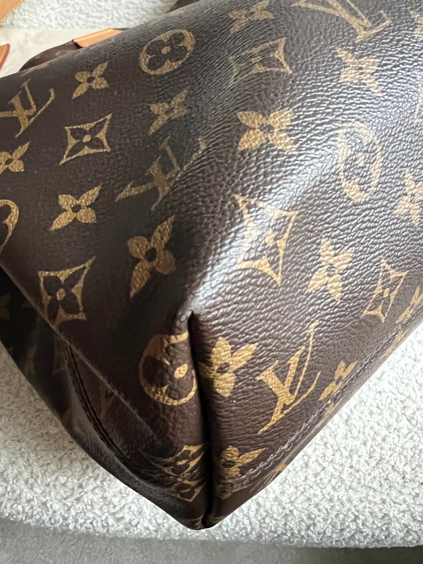 Louis Vuitton Graceful MM Monogram (RRP £1,420)