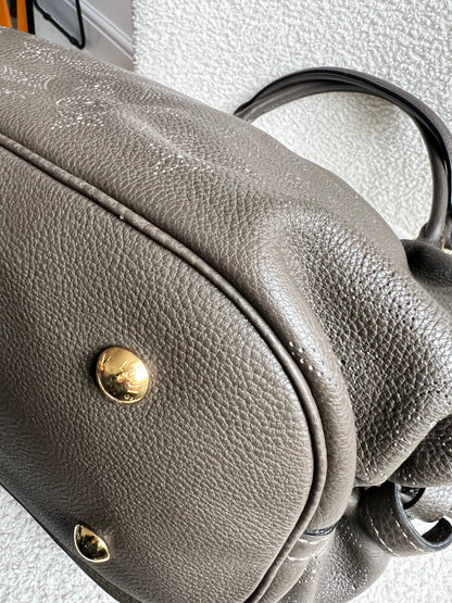 Louis Vuitton Gris Pearl Monogram Mahina Leather L Bag