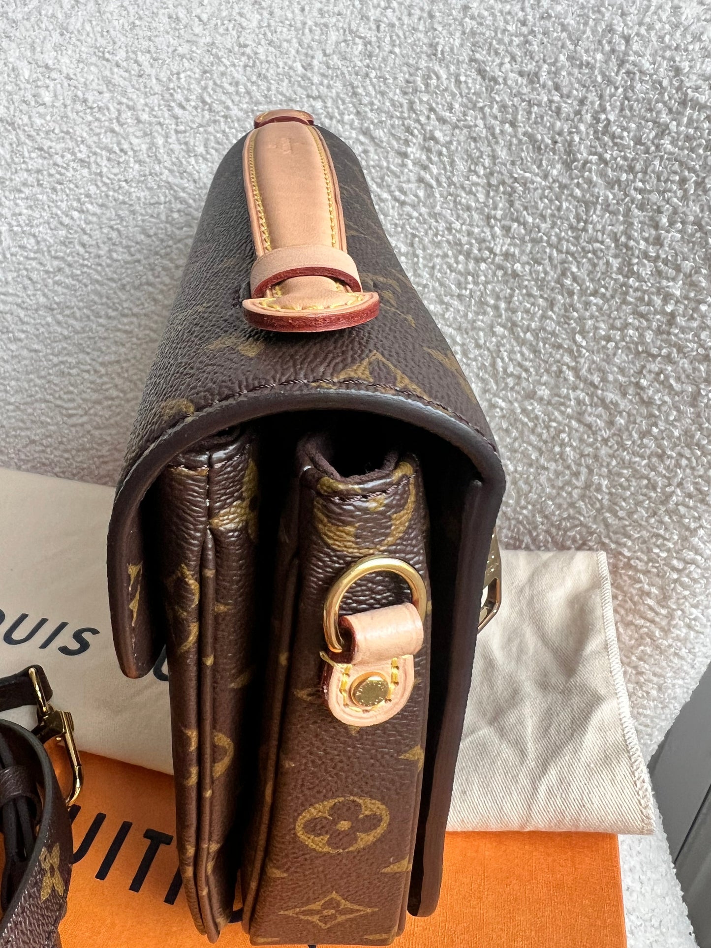 Louis Vuitton Pochette Metis Monogram (RRP £2,020)