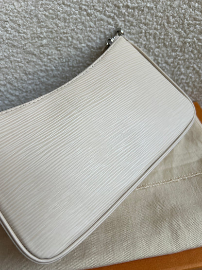 Louis Vuitton Easy Pouch Creme Epi (RRP £1320)