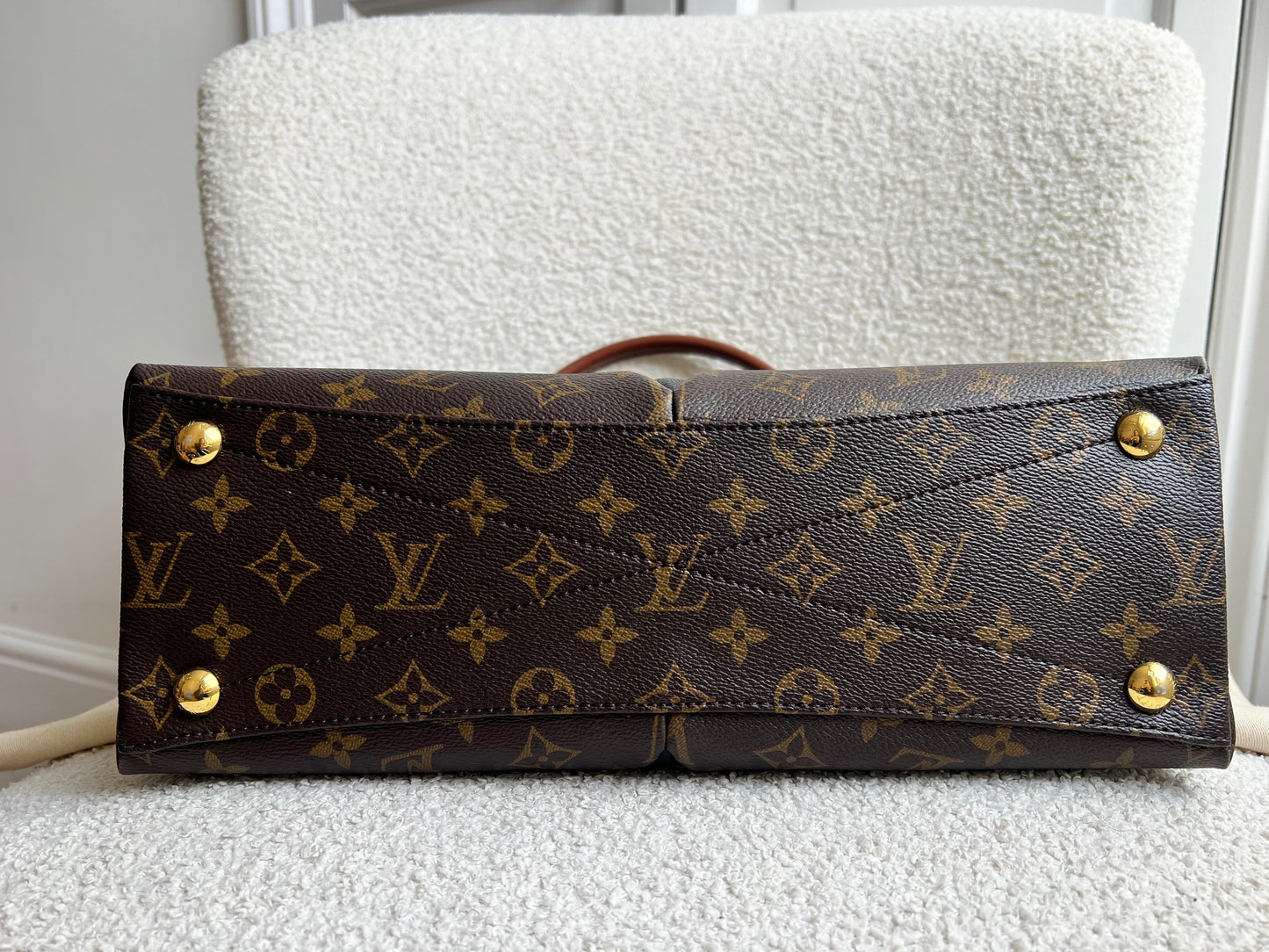 Louis Vuitton V Tote MM Tan and Monogram Canvas (RRP £1,890)