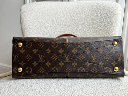 Louis Vuitton V Tote MM Tan and Monogram Canvas (RRP £1,890)