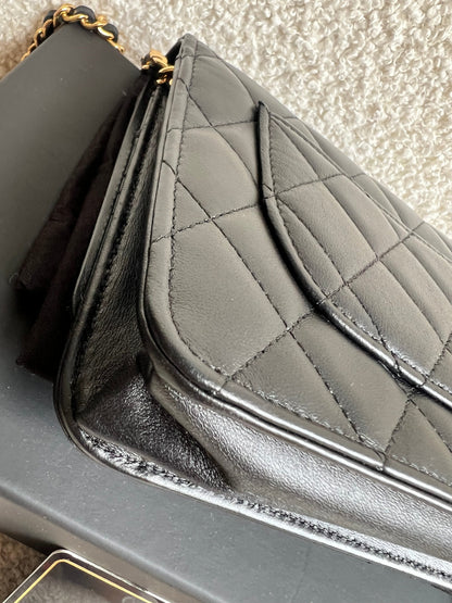 Chanel Wallet on Chain in Black Lambskin Gold Hardware (RRP £2,930)