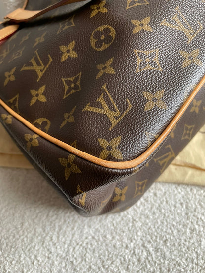 Louis Vuitton Batignolles in Monogram Canvas