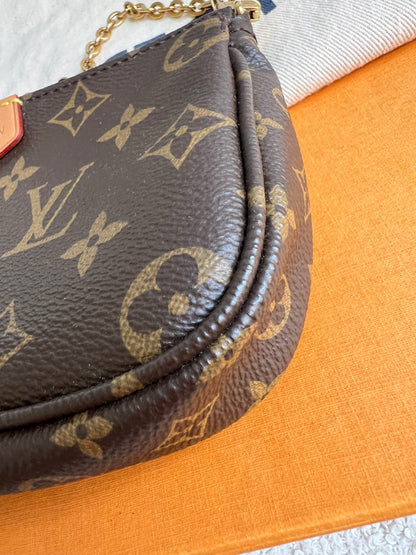 Louis Vuitton Multi Pochette Accessoires Rose Chiaro (RRP £2070)