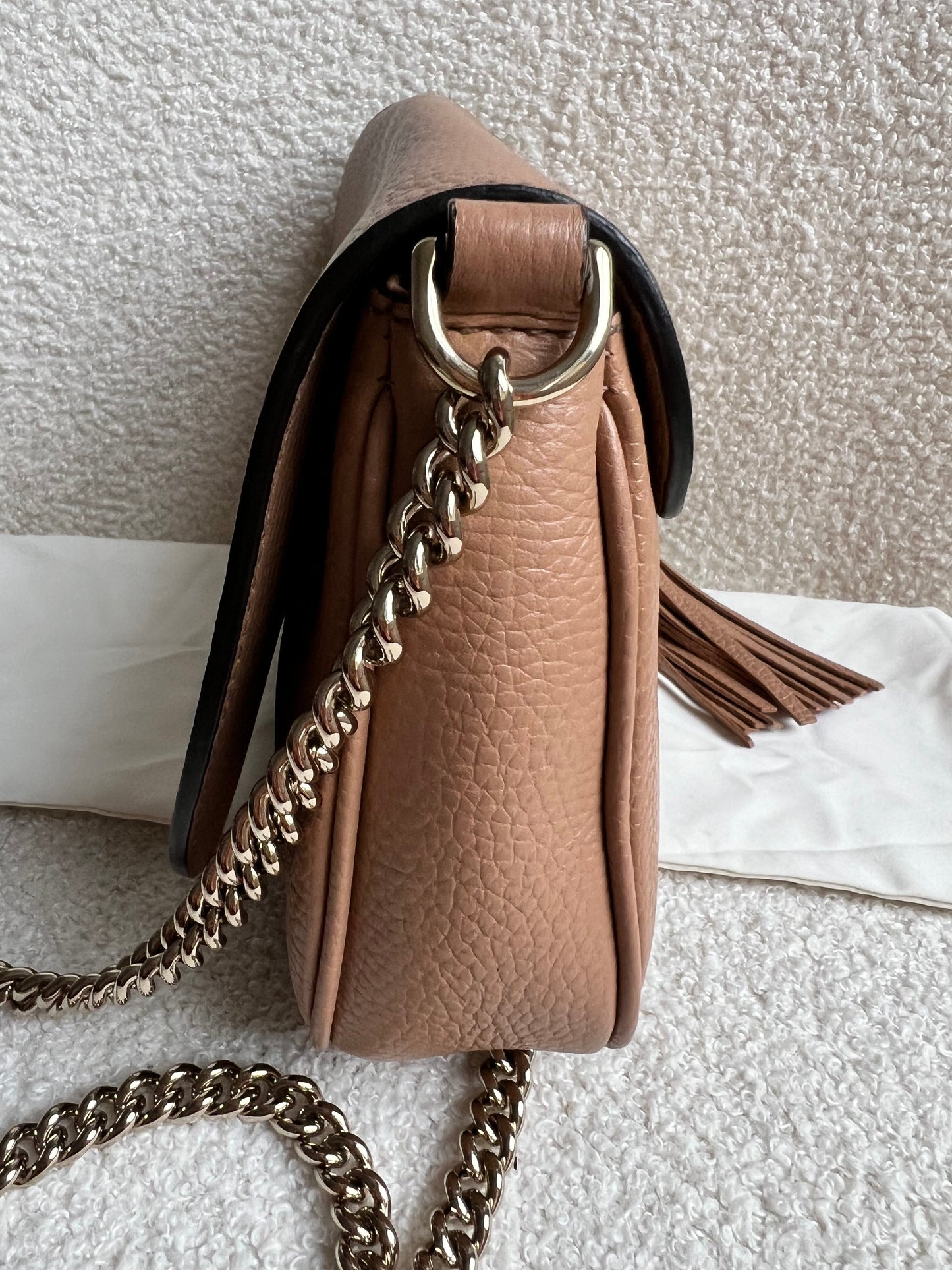 Gucci Beige Soho Chain Crossbody Flap Bag