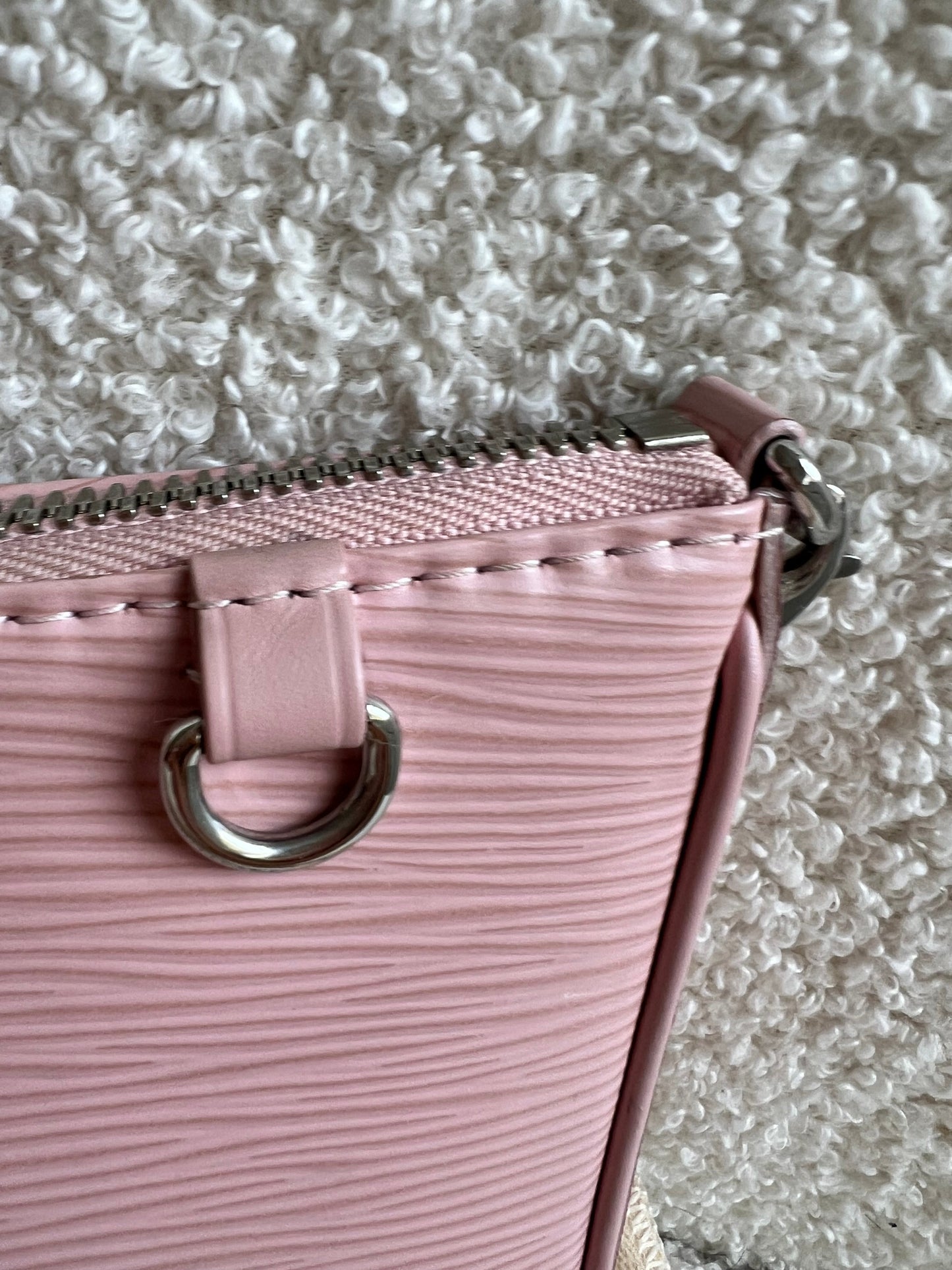 Louis Vuitton Easy Pouch Rose Ballerine Epi (RRP £1320)