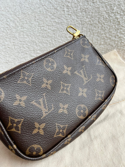 Louis Vuitton Multi Pochette Accessoires Rose Chiaro (RRP £2030)