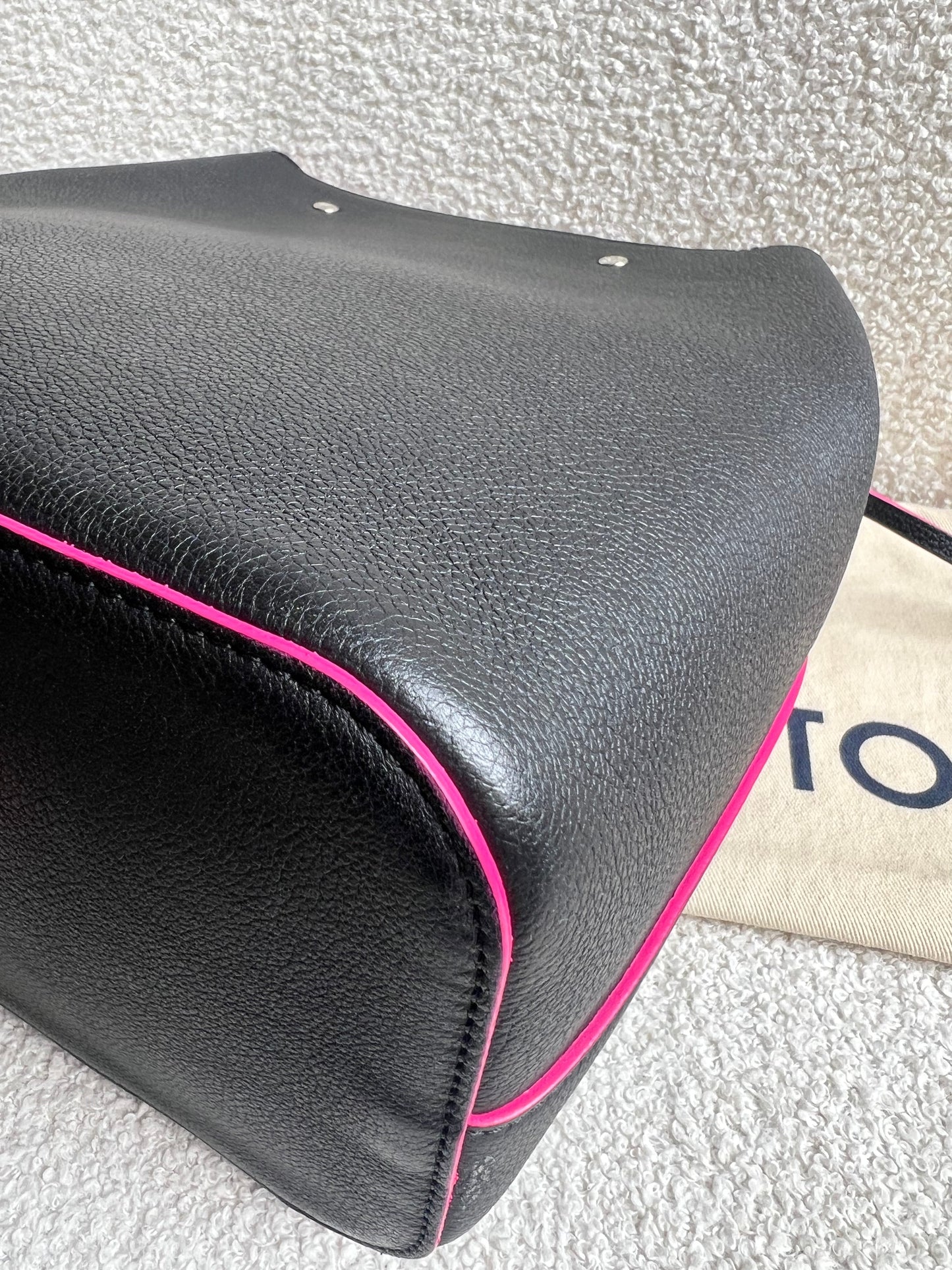 Louis Vuitton Lockme Bucket Bag in Black and Pink (RRP £2050)