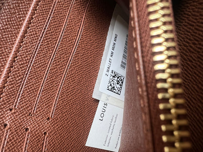 Louis Vuitton Personalised “LG” Zippy Wallet in Monogram (RRP £590)