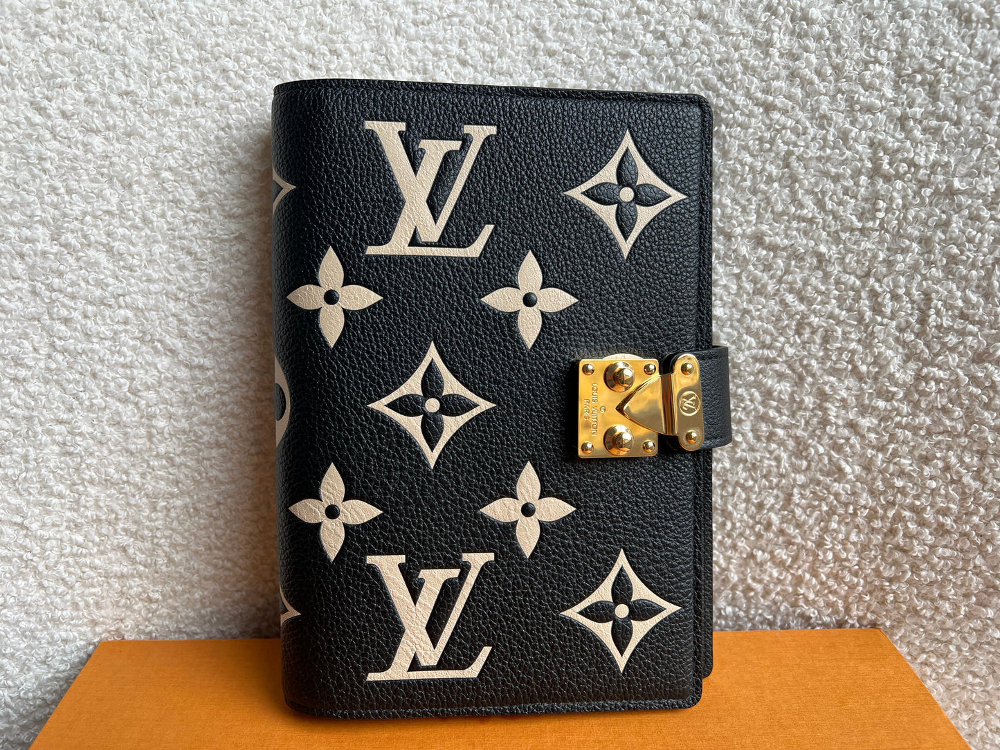 Louis Vuitton Notebook Cover Paul MM in Bicolour Giant Monogram