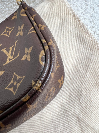 Louis Vuitton Multi Pochette Accessoires Khaki (RRP £2030)
