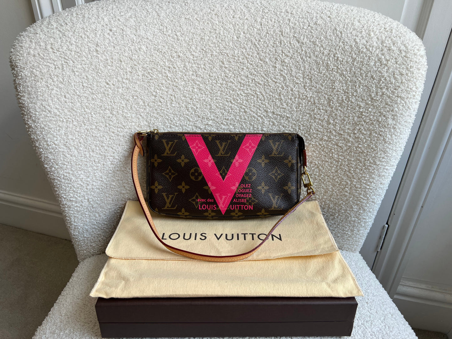 Louis Vuitton Pochette Accessoires Grenade Monogram V