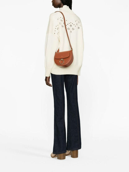 CROSSBODY ARLENE S MARRON LOGO DORADO