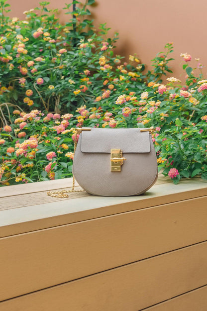 Drew Crossbody Motty Grey