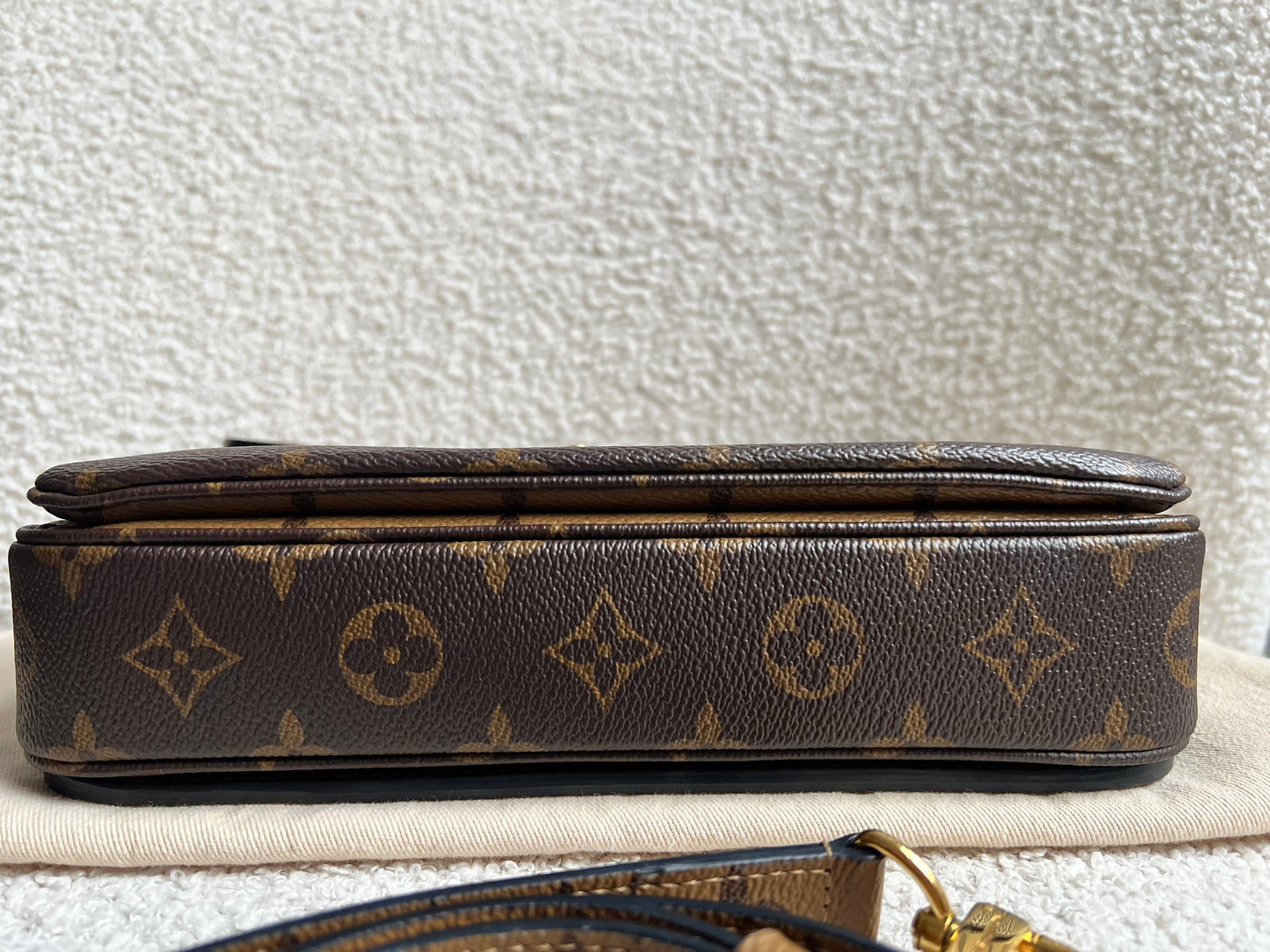 Louis Vuitton Pochette Metis Reverse Monogram (RRP £2,020)