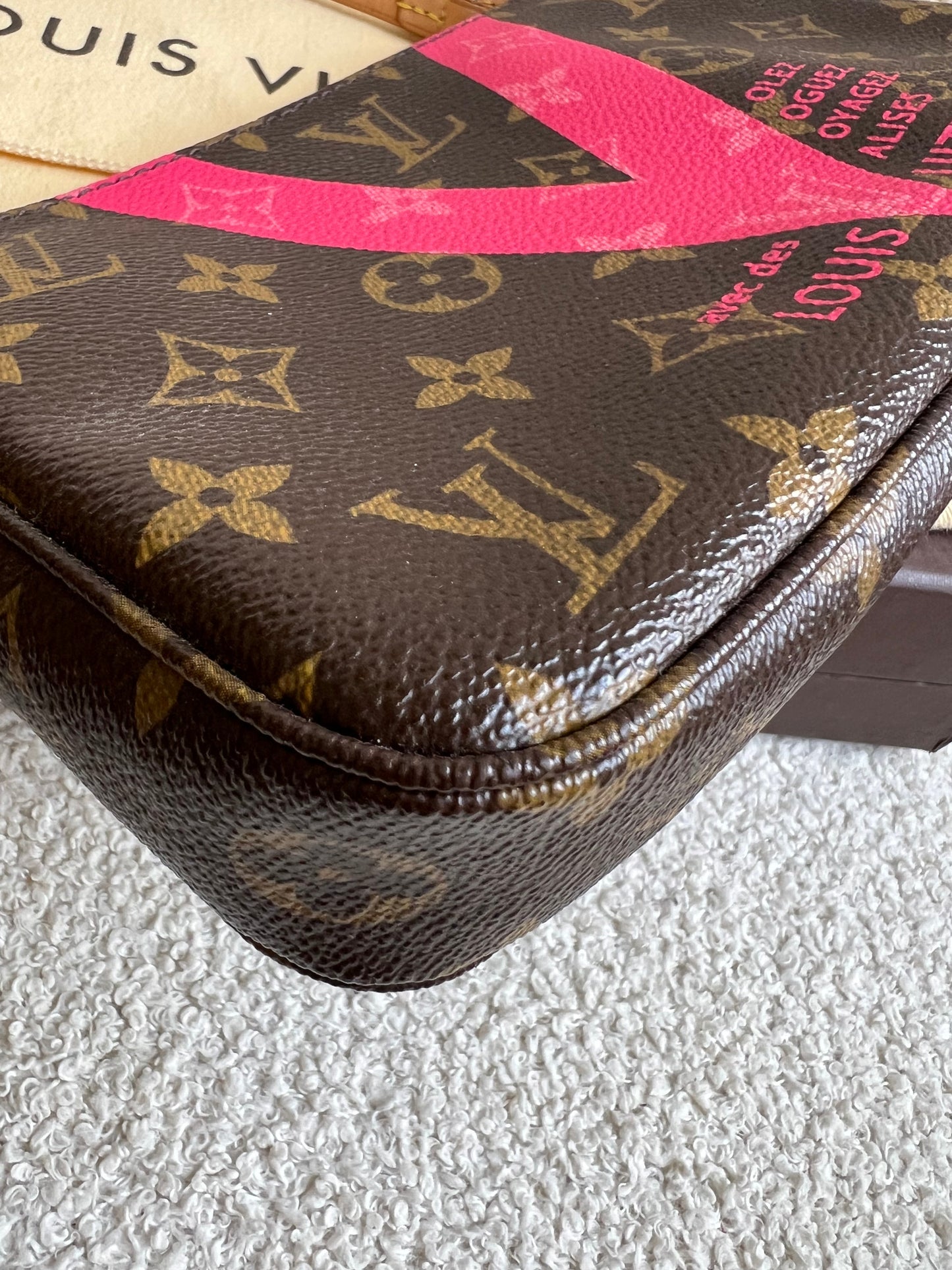 Louis Vuitton Pochette Accessoires Grenade Monogram V