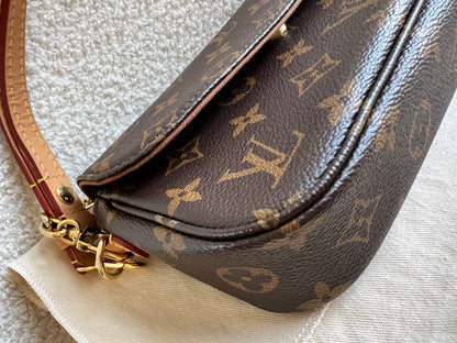 Louis Vuitton Ivy Wallet on Chain Bag Monogram Canvas (RRP £1,370)