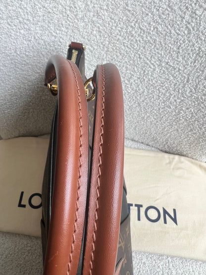 Louis Vuitton V Tote MM Tan and Monogram Canvas (RRP £1,890)