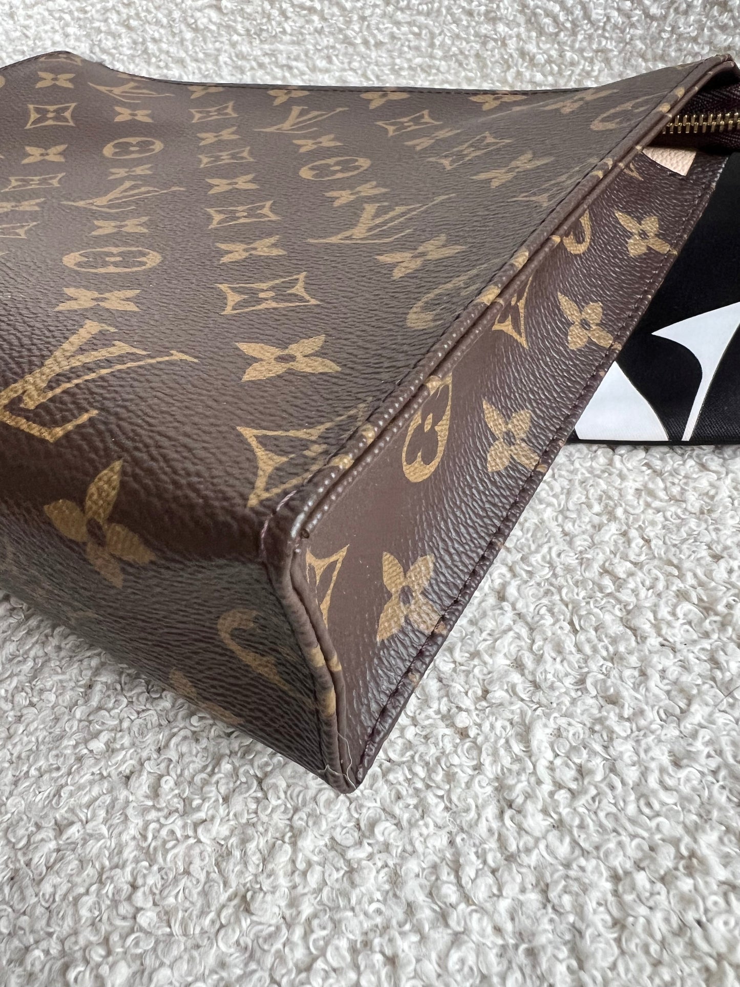 Louis Vuitton Toiletry Pouch 26 Monogram