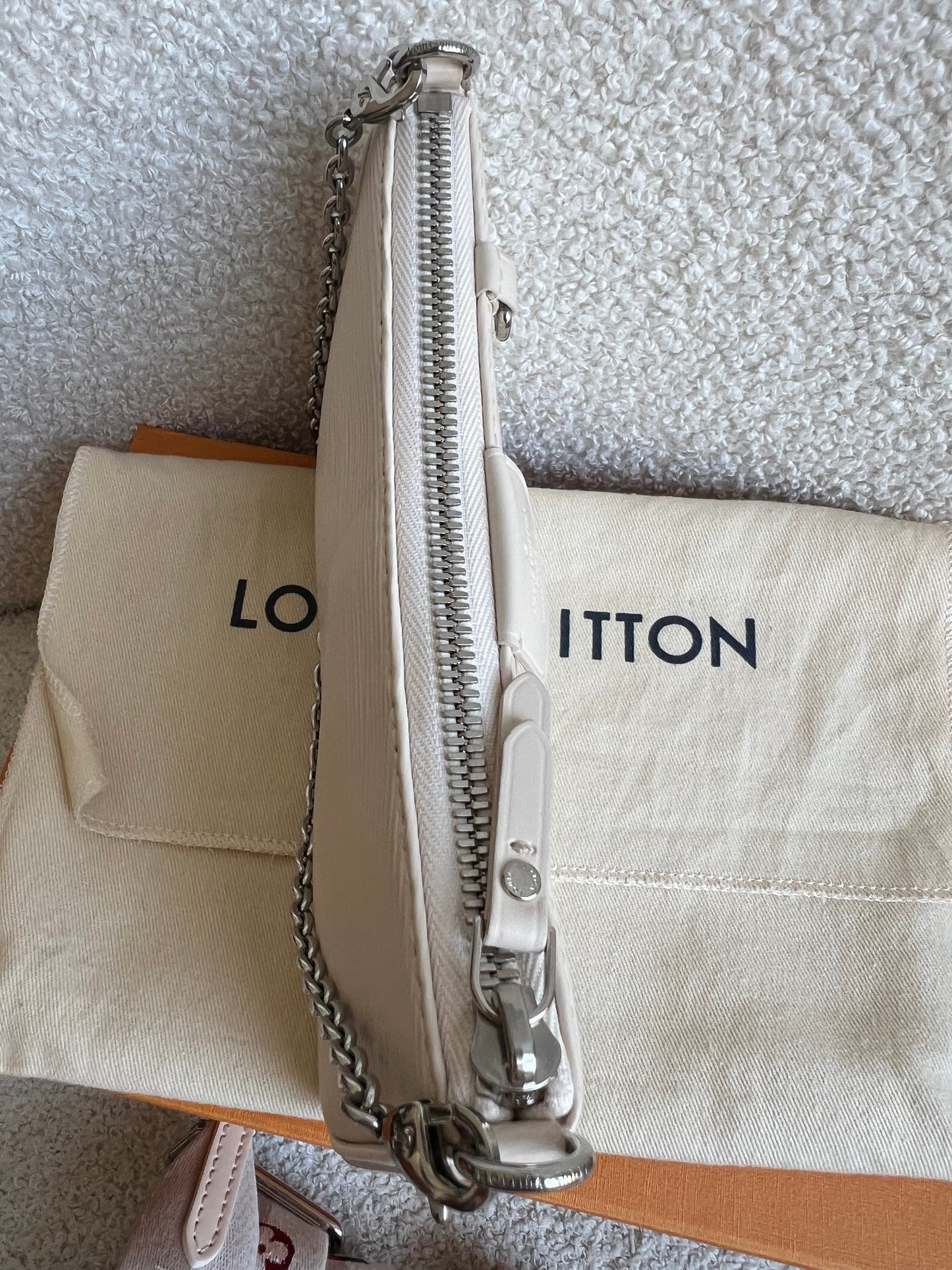 Louis Vuitton Easy Pouch Creme Epi (RRP £1320)