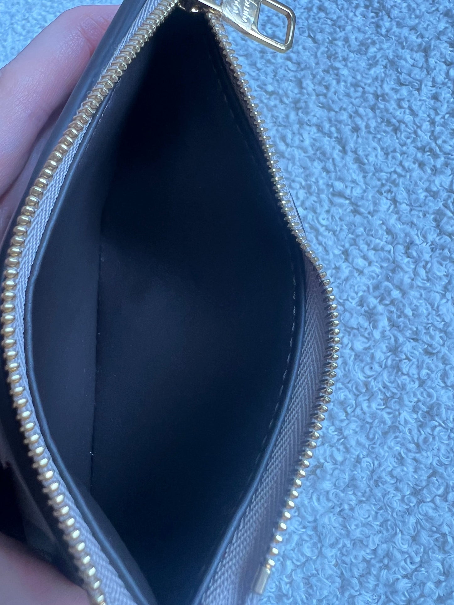 Louis Vuitton Galet Compact Capucines Wallet (RRP £730)