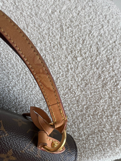 Louis Vuitton Cluny MM Monogram (RRP £1890)