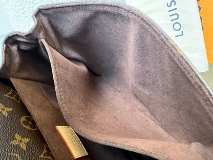Louis Vuitton Pochette Metis Monogram (RRP £2,060)