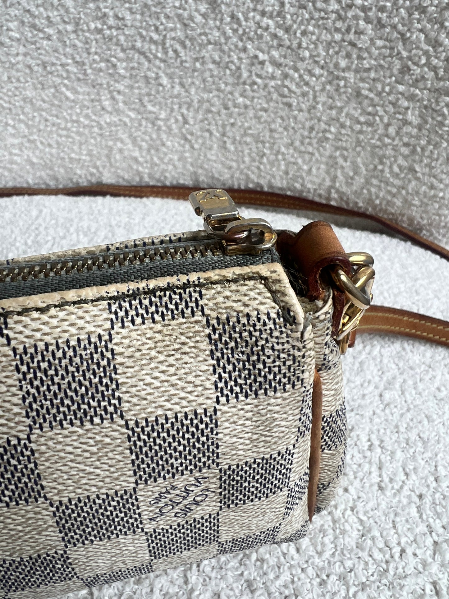 Louis Vuitton Eva Clutch Damier Azur