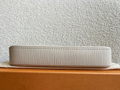 Louis Vuitton Easy Pouch Creme Epi (RRP £1320)