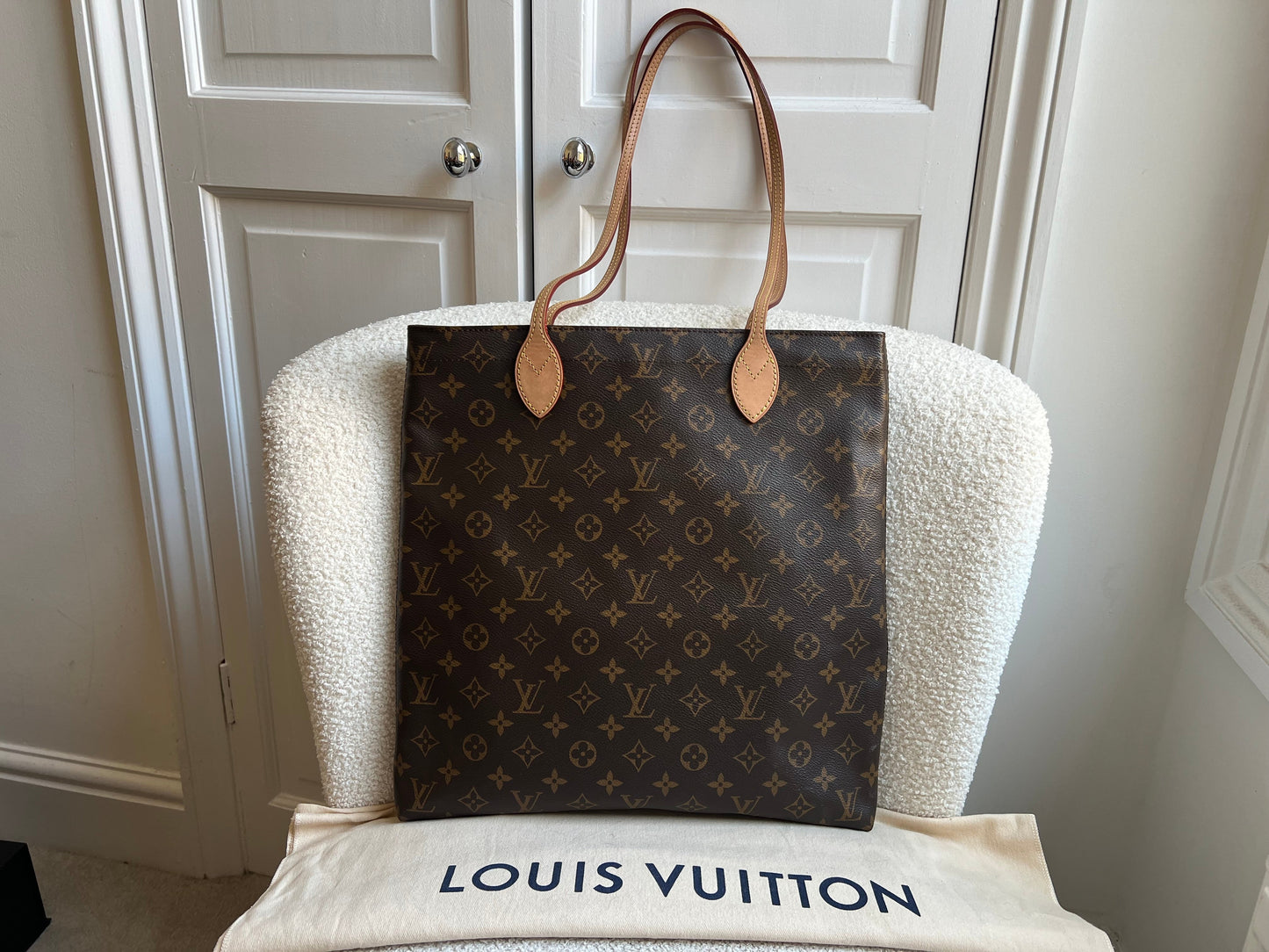 Louis Vuitton Carry It Tote