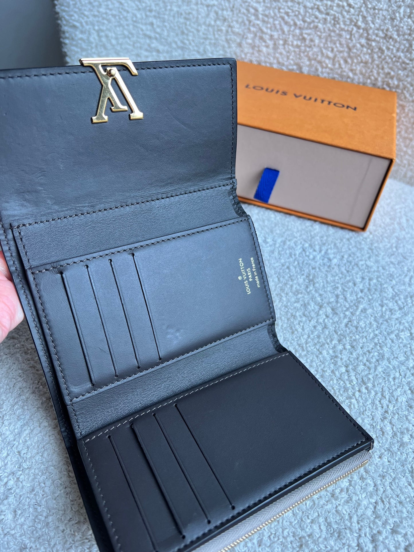 Louis Vuitton Galet Compact Capucines Wallet (RRP £730)
