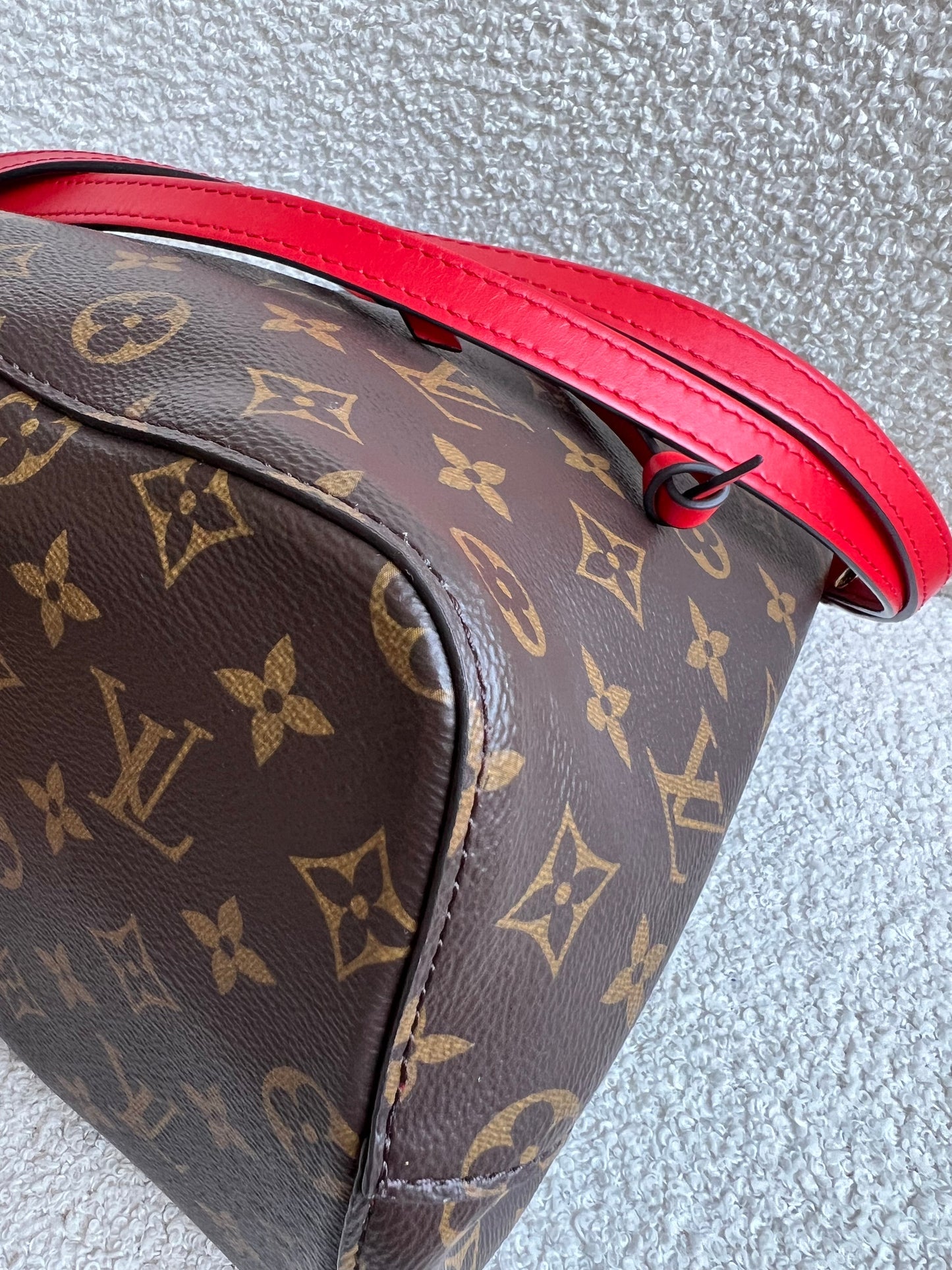 Louis Vuitton Neo Noe Monogram Coquelicot (RRP £1,790)