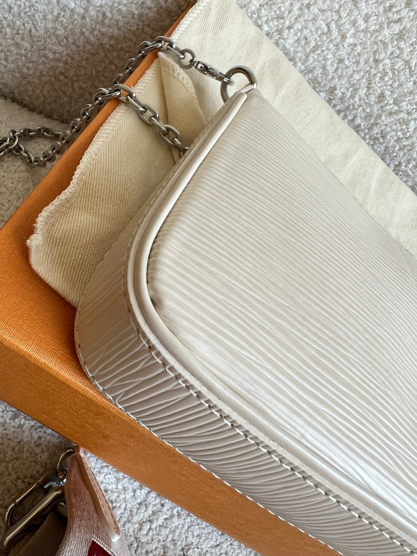 Louis Vuitton Easy Pouch Creme Epi (RRP £1320)