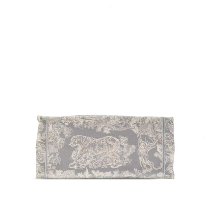 Dior Medium Toile de Jouy Reverse Embroidered Book Tote (SHG-OWlz7x)