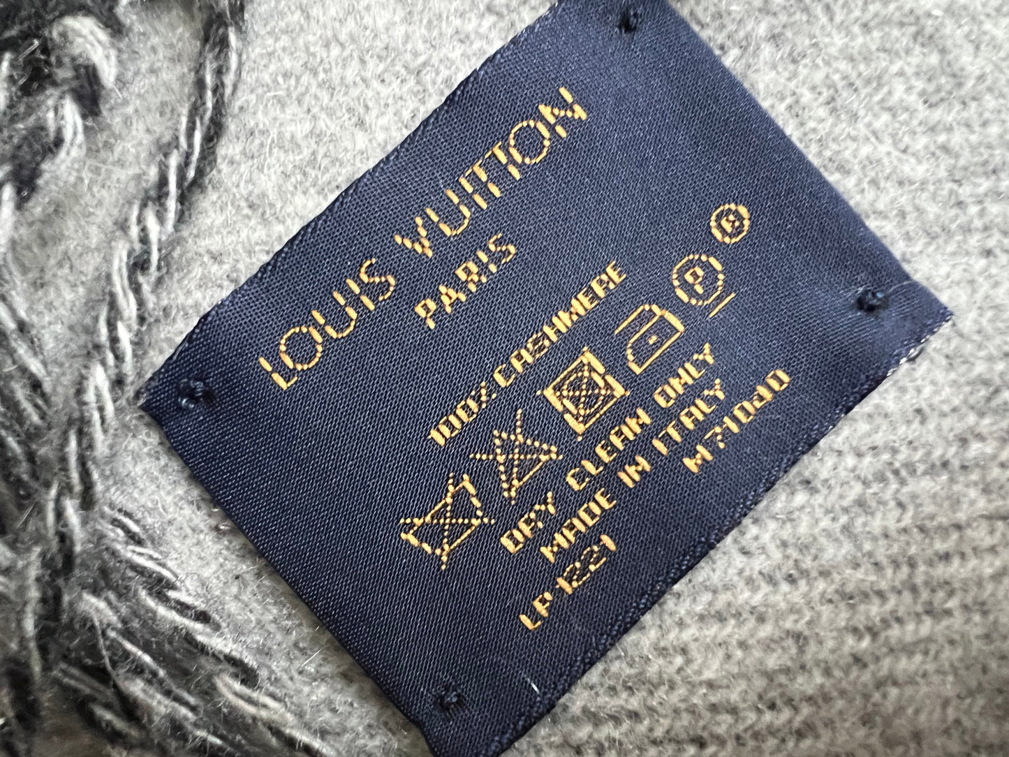 Louis Vuitton Rekyjavik Scarf Black and Grey (RRP £740)