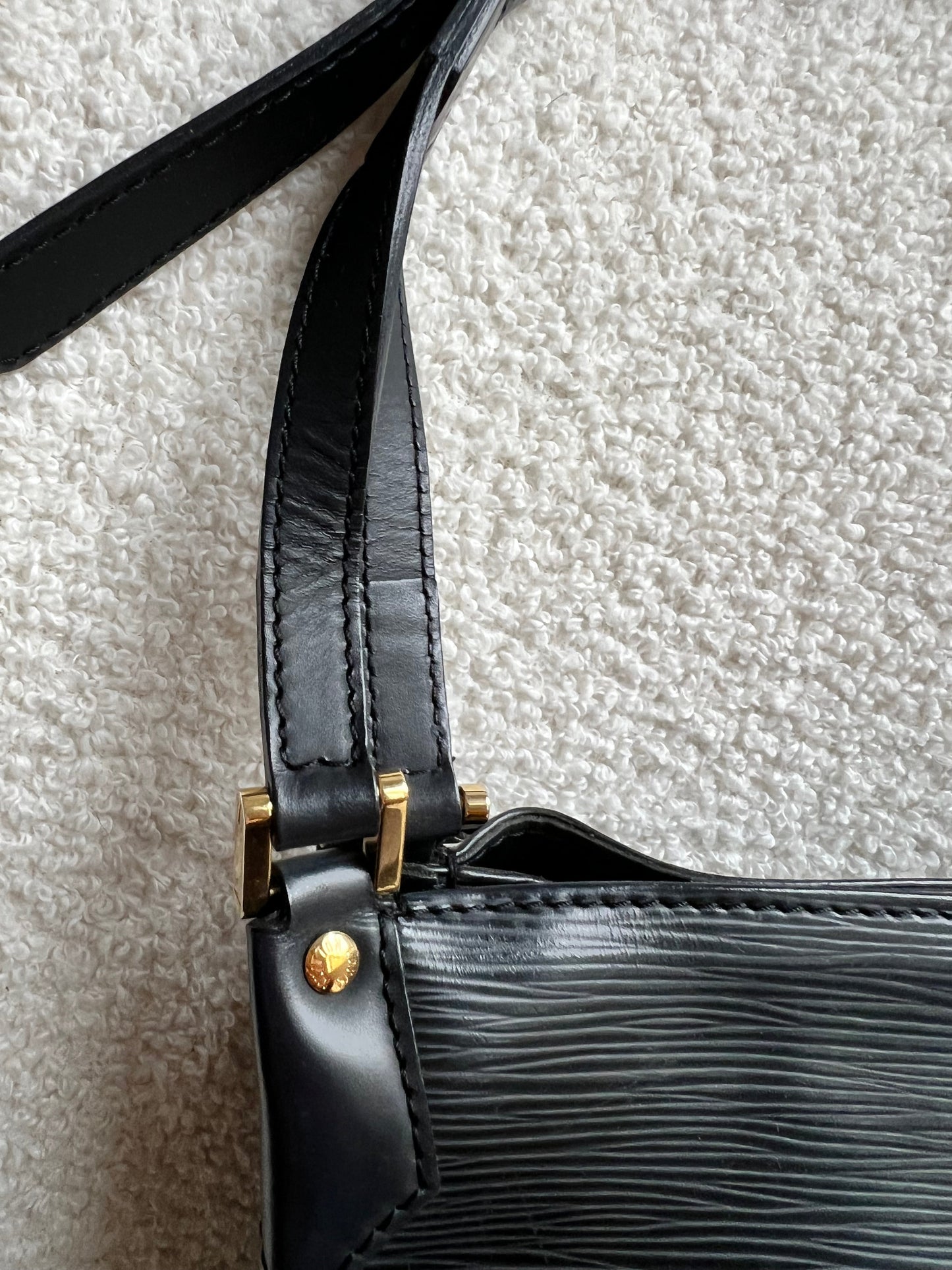 Louis Vuitton Mandara PM in Black Epi