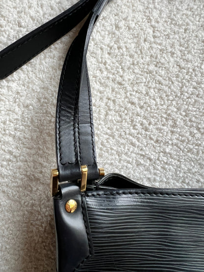 Louis Vuitton Mandara PM in Black Epi
