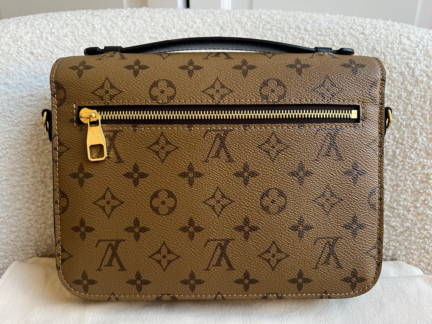 Louis Vuitton Pochette Metis Reverse Monogram (RRP £2,060)