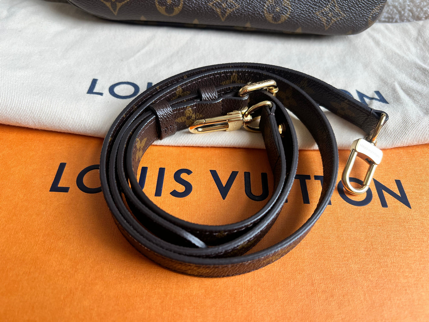 Louis Vuitton Pochette Metis Monogram (RRP £2,020)