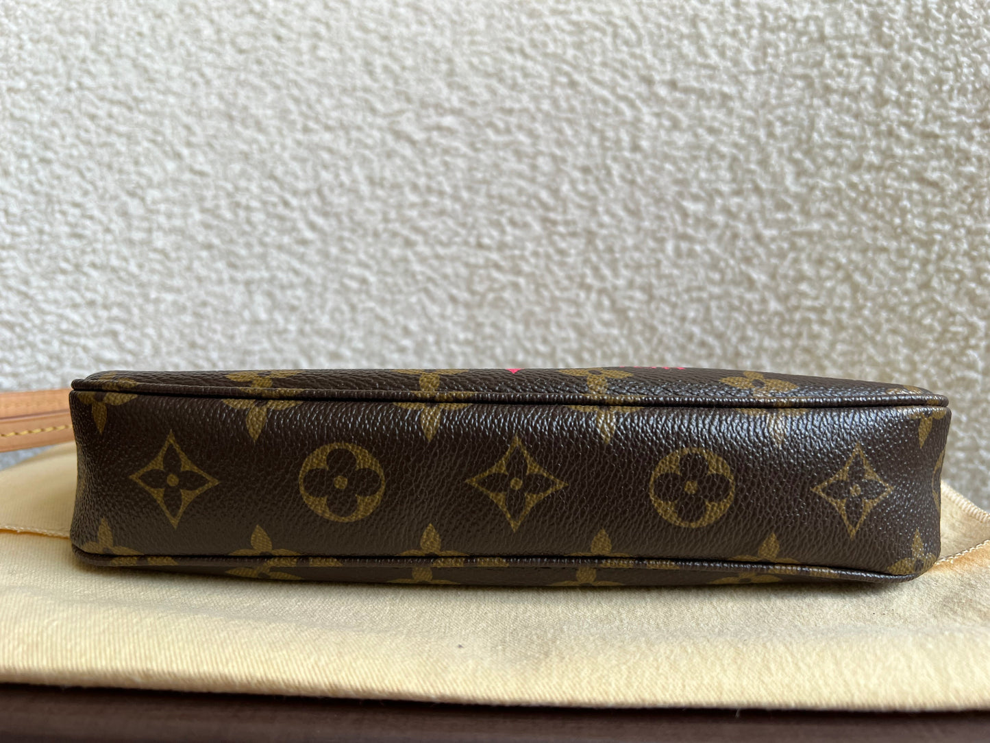 Louis Vuitton Pochette Accessoires Grenade Monogram V