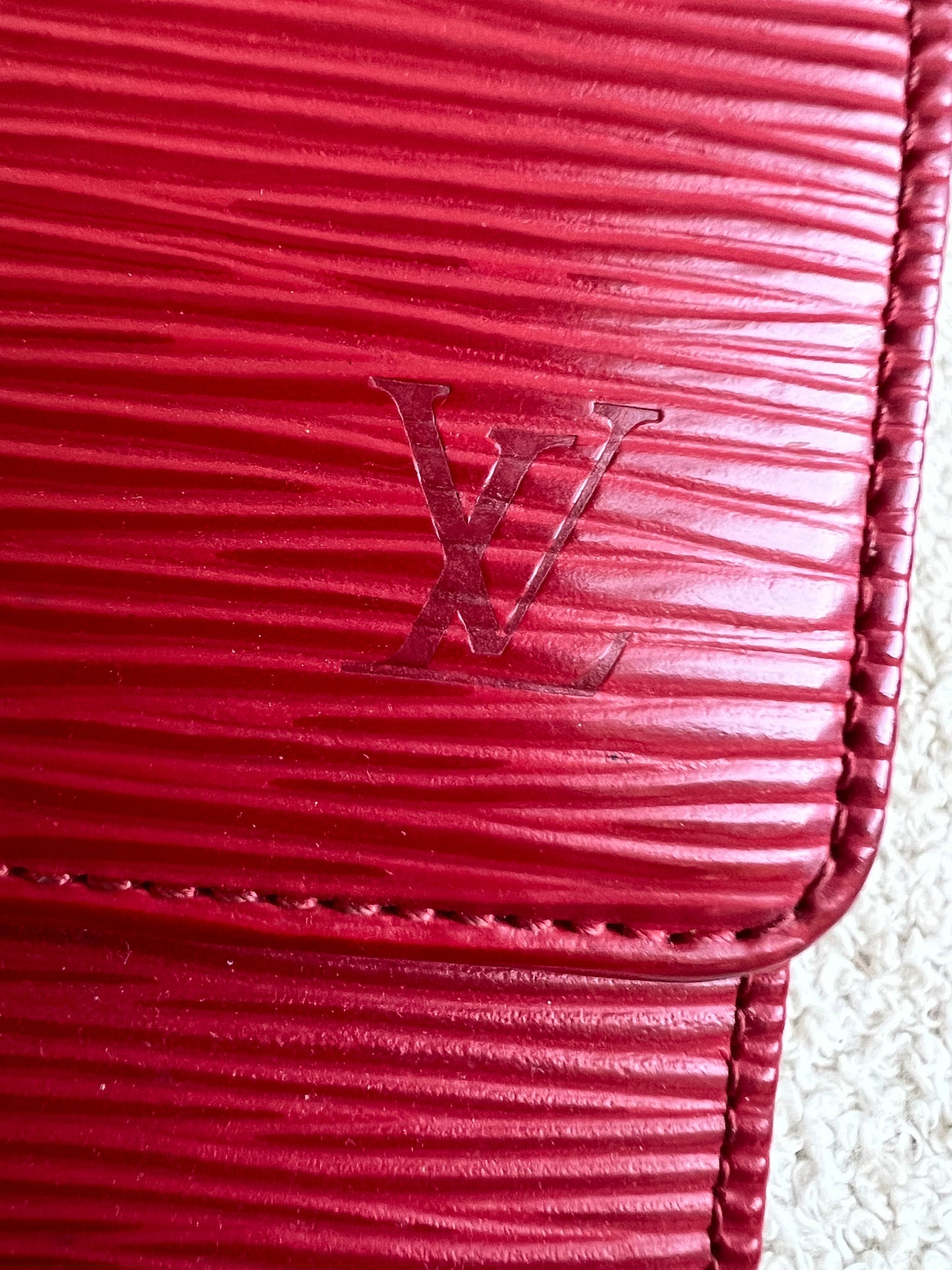 Louis Vuitton Sarah Continental Flap Wallet in Red Epi