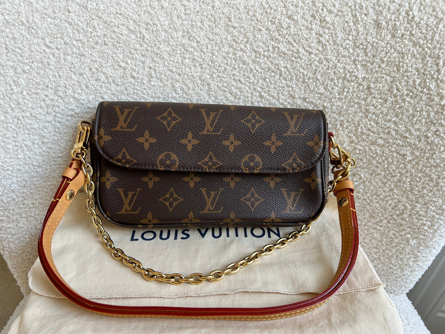 Louis Vuitton Ivy Wallet on Chain Bag Monogram Canvas (RRP £1,370)