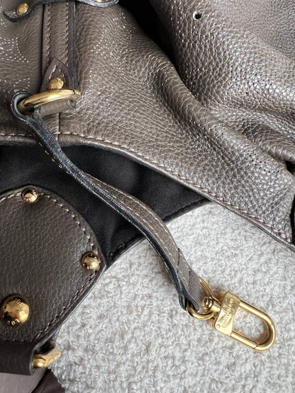 Louis Vuitton Gris Pearl Monogram Mahina Leather L Bag