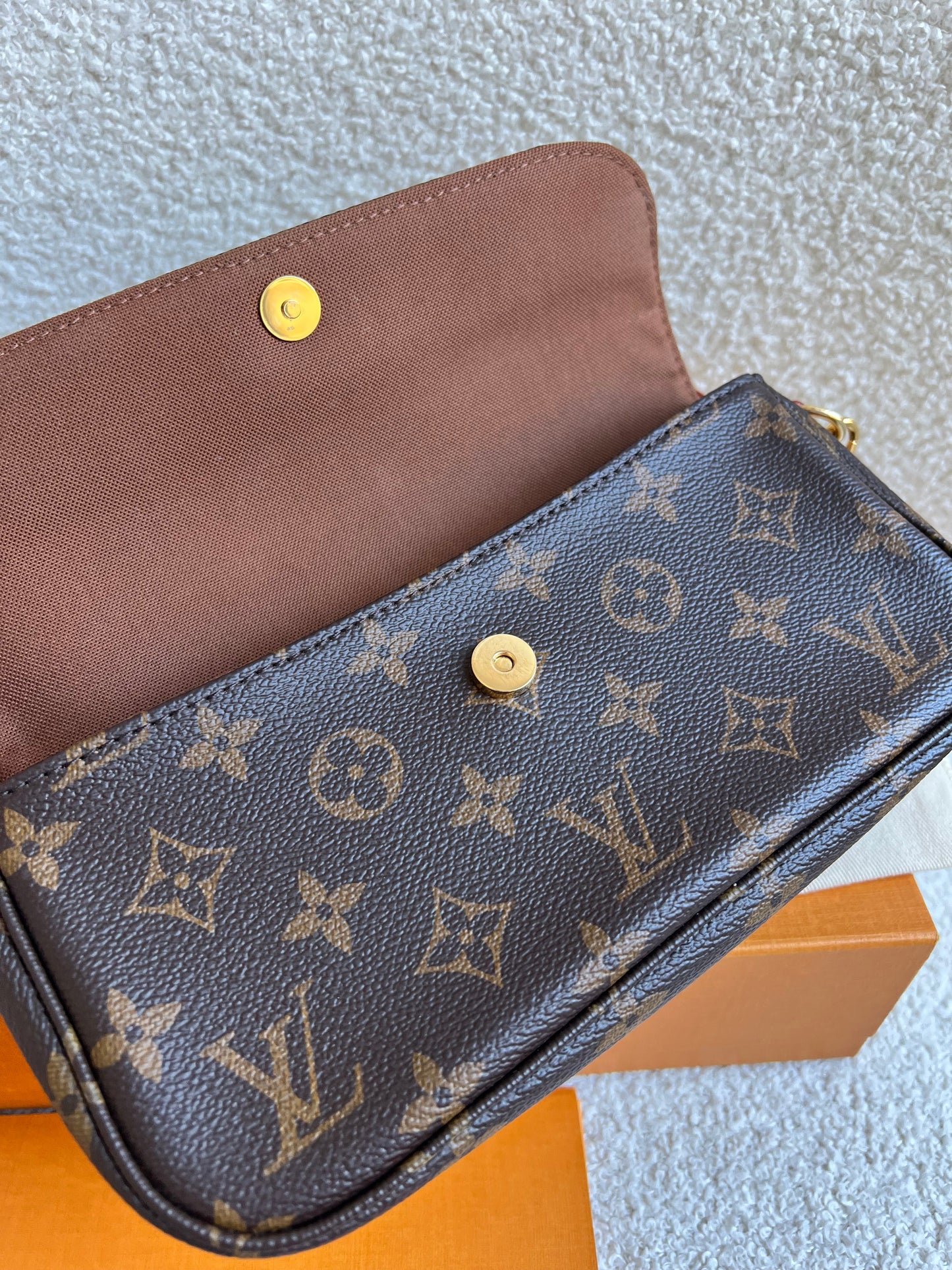 Louis Vuitton Ivy Wallet on Chain Bag Monogram Canvas (RRP £1,370)